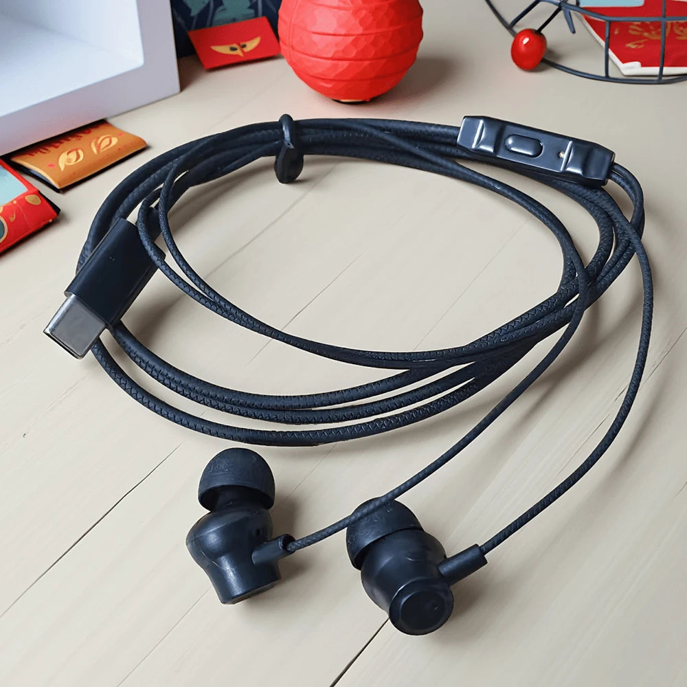 696 Portable Wired In Ear Headphones HD Calling Earphones Clear Sound Quality Music Playing TYPE-C Universal Headset